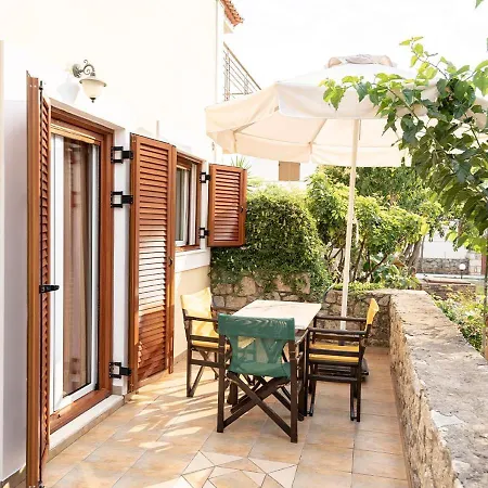 Erietta Studios&apartments By Kika Residences