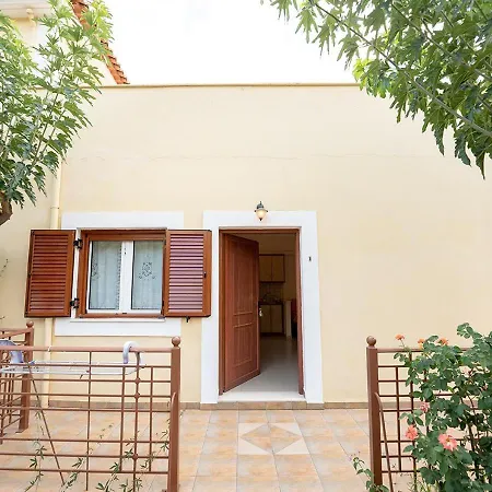 Erietta & By Kika Residences 3* Stoúpa