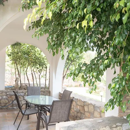 Erietta & By Kika Residences Aparthotel Stoúpa