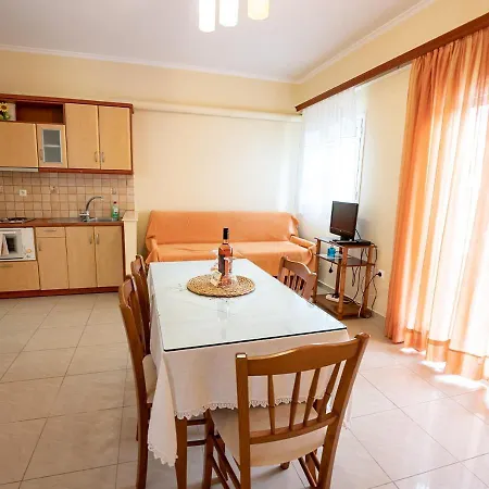 Erietta & By Kika Residences Stoúpa